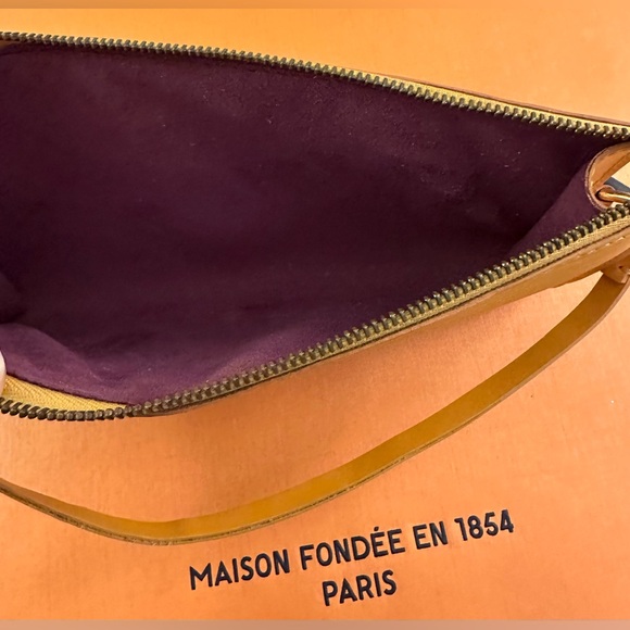 Louis Vuitton Pochette Yellow Epi Leather - Picture 10 of 11